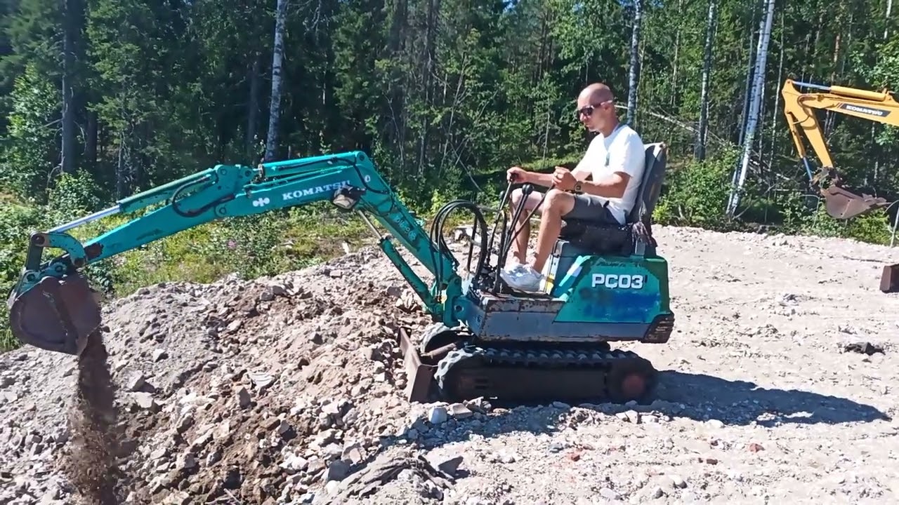 Komatsu PC03-1 minikaivinkone - YouTube