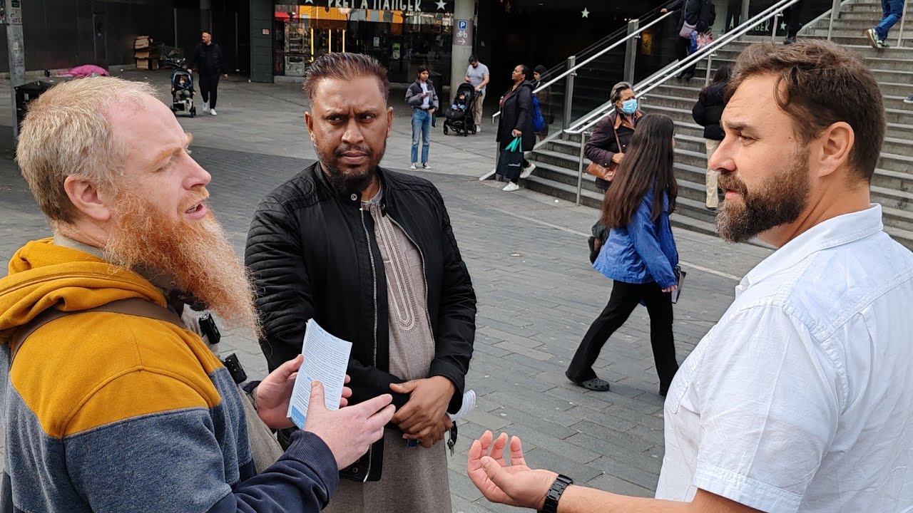 English Man Asks Muslim Tough Questions | Yusuf | Stratford Speakers Corner