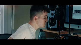 Dave Thomas Junior // Falling For You by The 1975 (Live)