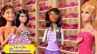 Presa no Armário  | BARBIE LIFE IN THE DREAMHOUSE | Desenho da Barbie Em Português