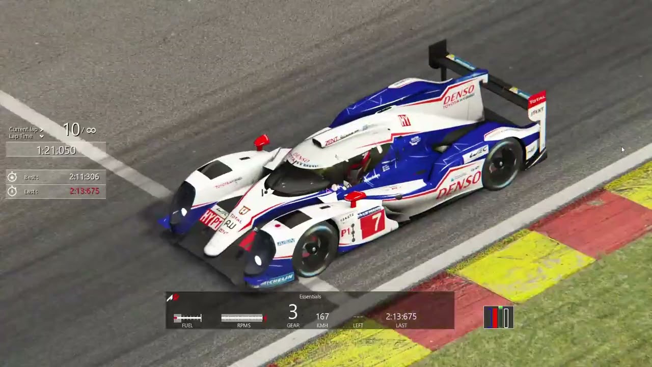 Audi R18 vs Toyota TS040 Hybrid LMP1 spa
