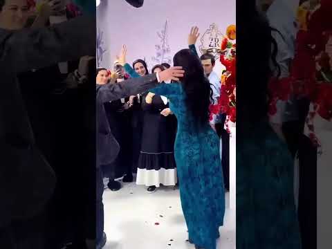 اخت العروسه ترقص مع زوجها تجهيزات العروسة 