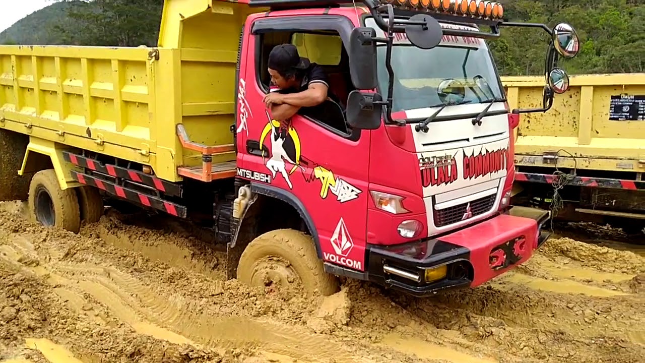 Baru mau kerja sudah main lumpur #cerita truk double gardan wamena