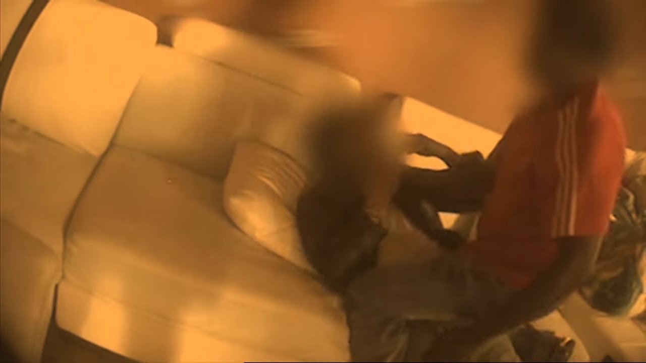 Une visite d'appart qui vire au règlement de comptes - YouTube