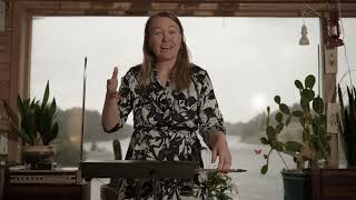 Cecilie Leganger – Theremin Demonstration