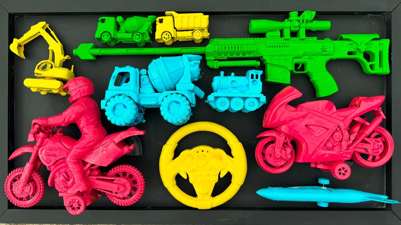 Membersihkan mobil mobilan,truk oleng,dump truk,excavator,motor balap,mobil balap,loader,ambulan.