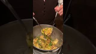 Download Lagu Table side service is a lost art. #lawrys #beverlyhills #lafoodie MP3