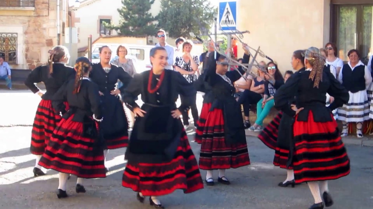 Grupo de Danzas Folklórica de Cantalejo (Segovia) en Honrubia de la Cuesta 2017.