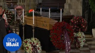 Famous Fans queue to say last goodbye to racing legend Lauda in Vienna Profile