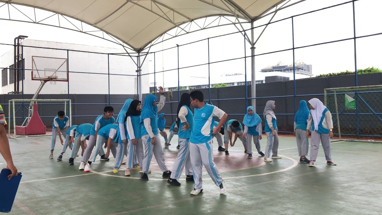 Pemanasan Olahraga Bola Basket dengan Metode Permainan Beregu | SMP