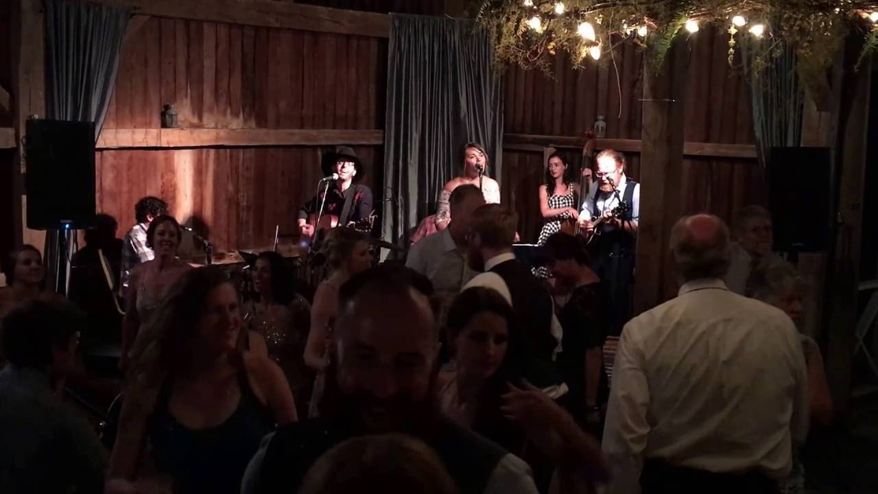 Gussied performs Outkast's Hey Ya