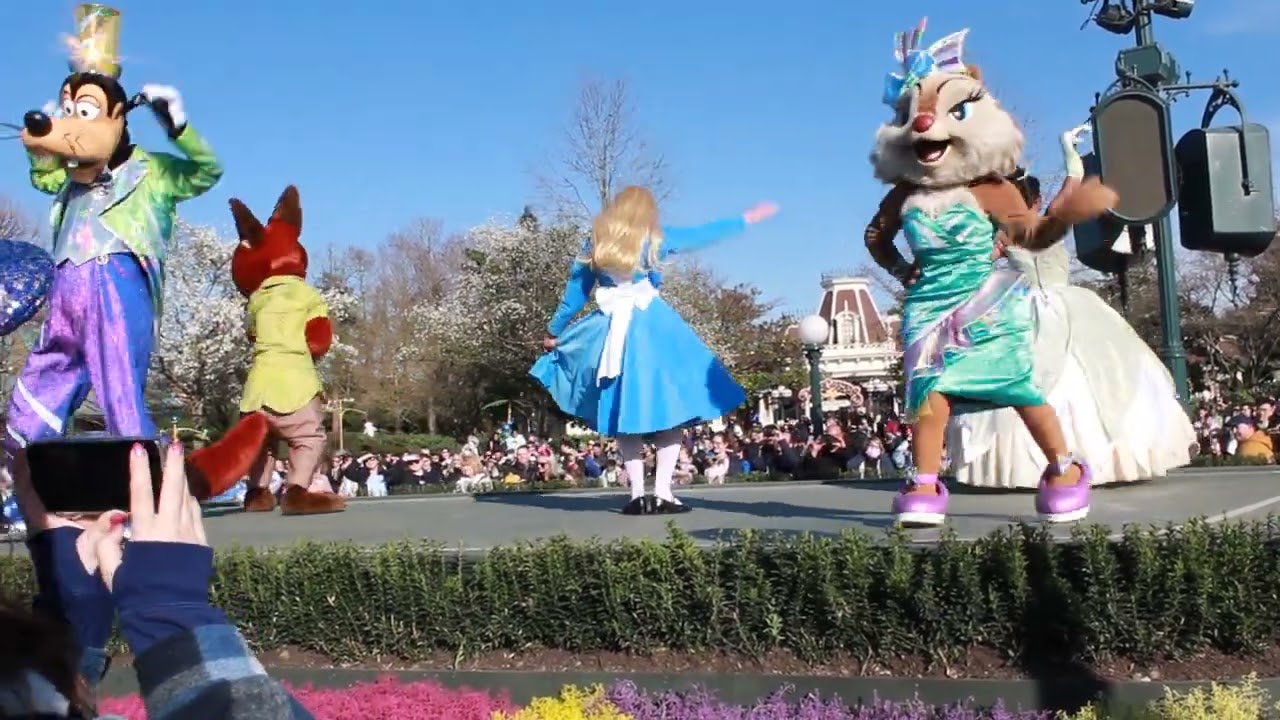 Disneyland Paris: Dream...and Shine Brighter (2/2)