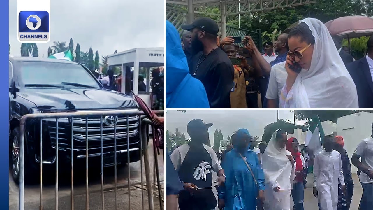 Senator Natasha Makes Way Into NASS Premises On Foot After Stoppage Of Convoy