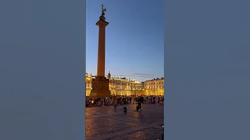 سانت بطرسبورغ ساحة قصر الارميتاج 