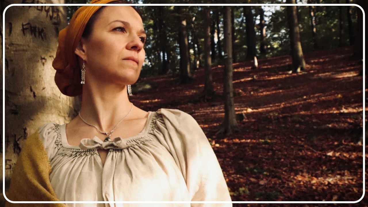 Not so obvious viking dress| A short film of the smocked Pskov/Hedeby/Birka/Vangsnes viking dress.