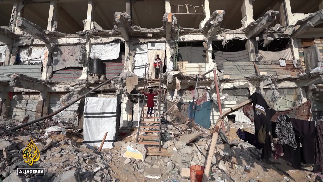 يلجأ الفلسطينيون اليائسون إلى أماكن لا يمكن تصورها طلباً للجوء