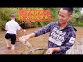 和八舅一起做“富顺水煮鱼”，自家水塘里的粮食鱼就是好吃