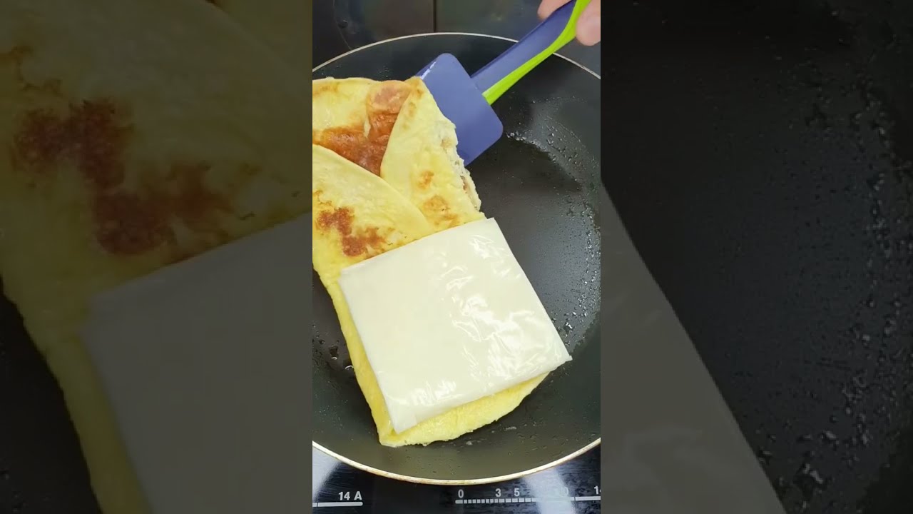 Омлет или бутерброд?) #бутерброд #омлет #завтрак #футблог #Shorts #яичница #рецептбутербродасомлетом