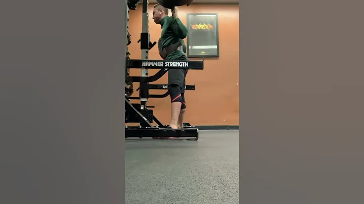 Luke Baumbach 470x1 Squat Every Day