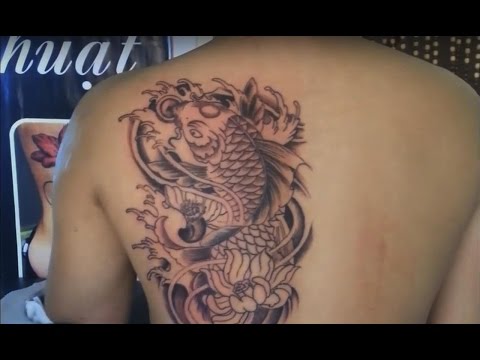 Hình xăm cá chép hoa sen bả vai cực đẹp - Tú Tattoo