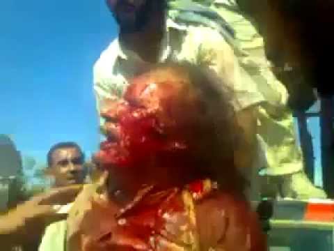 لحظات القبض على معمر القذافي قبل قتله جديد 20-10-2011