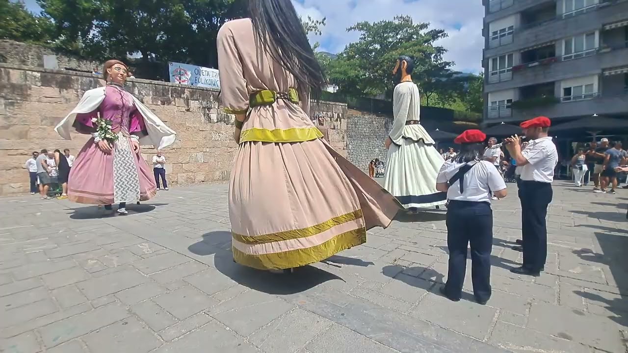 Vals Gigantes de Txantrea en Azkoitia en las Andramaris 2022 | 14 de agosto de 2022