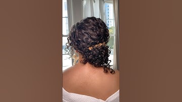 Curly Bridal bun #bridalhairstyle #bridal #curlyhairstyles #bridalhairbun #jayleidesigns #bride