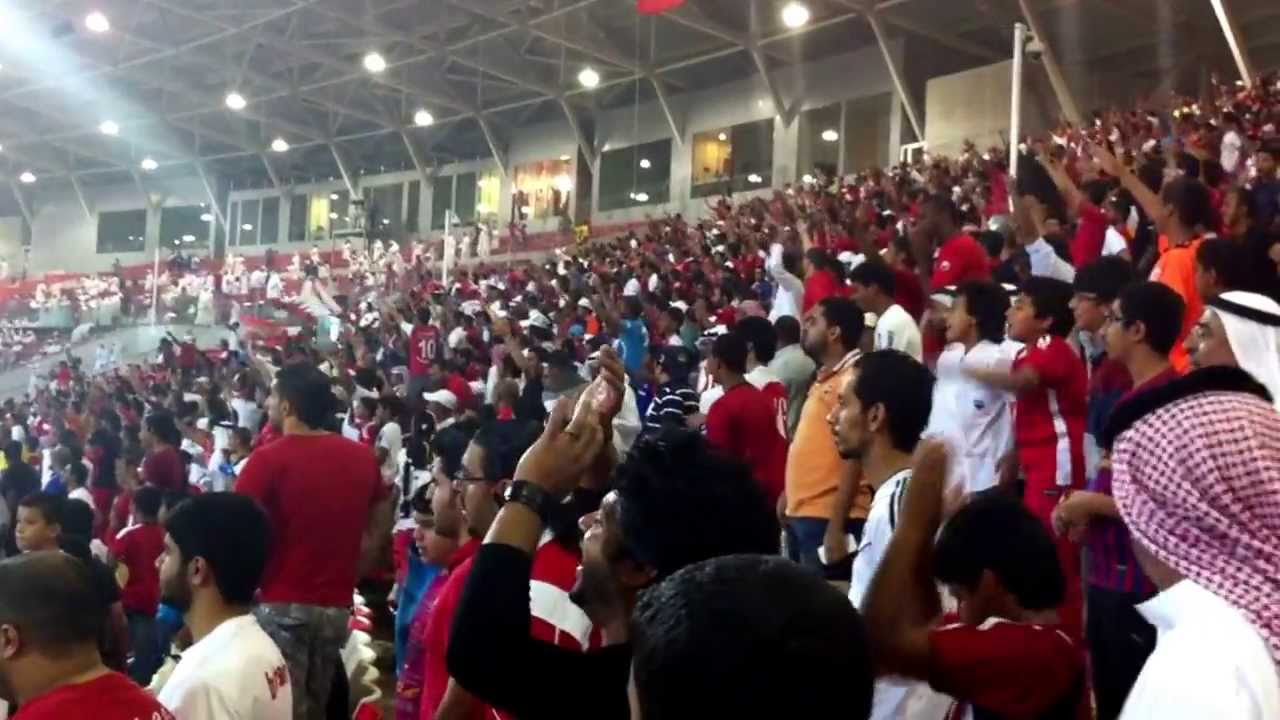 فرحة جمهور نادي المحرق بهدف التعادل في الدقيقة 90 + 4 في نهائي كأس جلالة الملك 2013