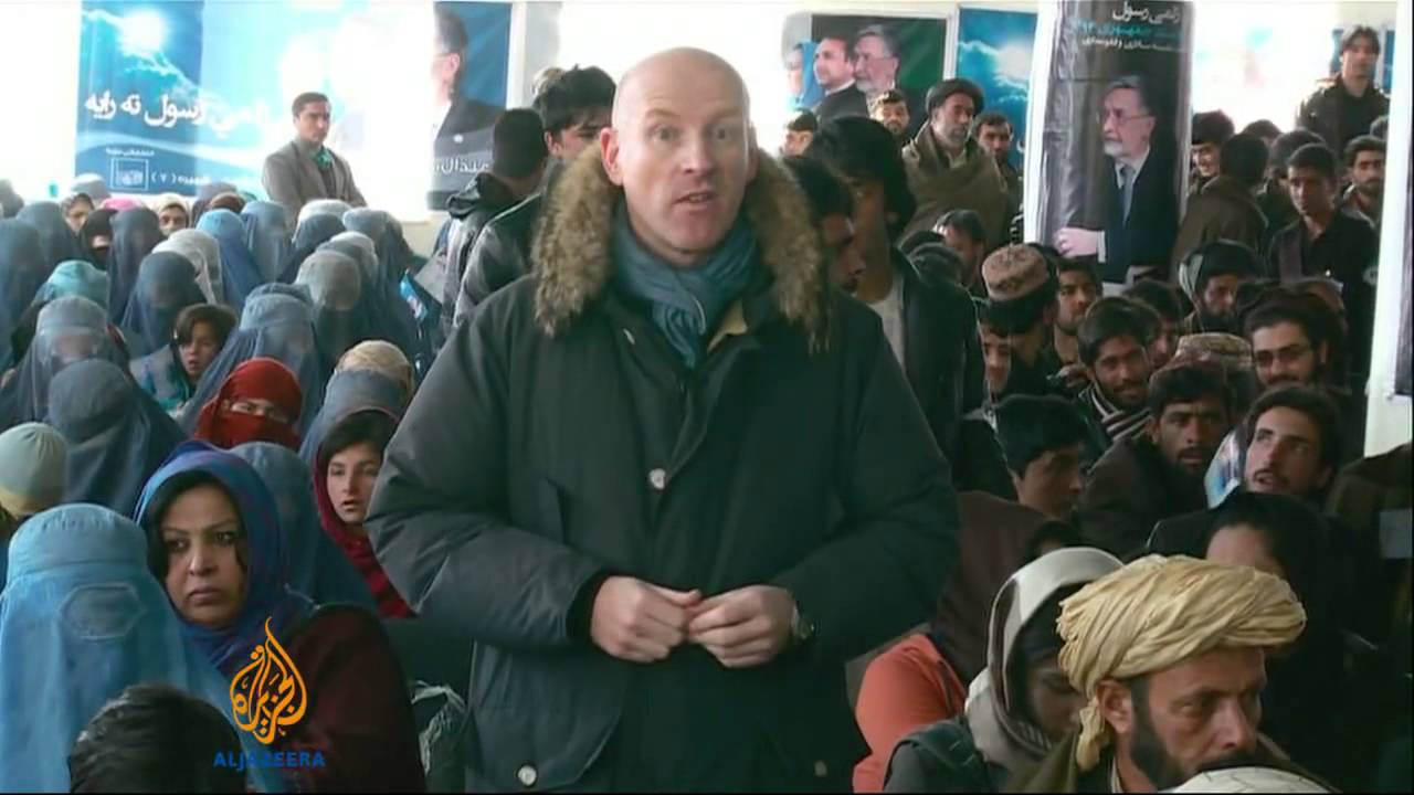النساء الأفغانيات يشاركن في التصويت في الانتخابات
