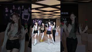 260819【R.E.D（8.15廣州&9.5長沙）的作品】#RED组合 七夕快樂包包们們快來收花～🌹