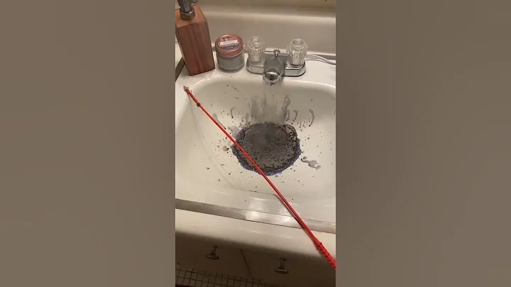 Woman Accidentally Causes Chemical Reaction by Mixing Cleaning Products - 1441862