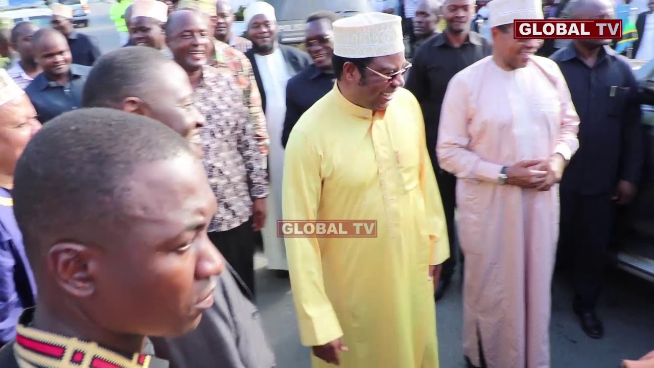 Kikwete Awaonesha Mbowe na Waziri Mkuu Kaburi la Mama Yake Mzazi