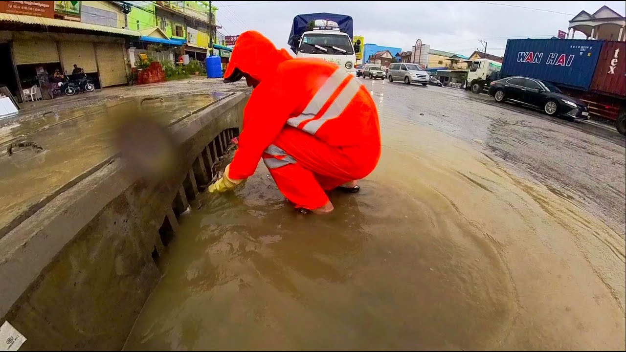 Unclogging Culvert Drain After Heavy Rain On The Road - YouTube