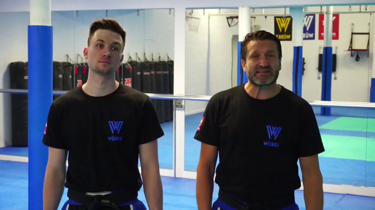 Handpratzen halten für das Kicken | Michael Wübke