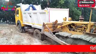 #Bulldozer VS Tata Truck , # ট্রাক ধাক্কা দেওয়ার নিয়ম ৷ screenshot 2