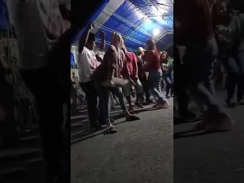 Tante berhijab dugem sampai pace dapat cium...woowww...!!!