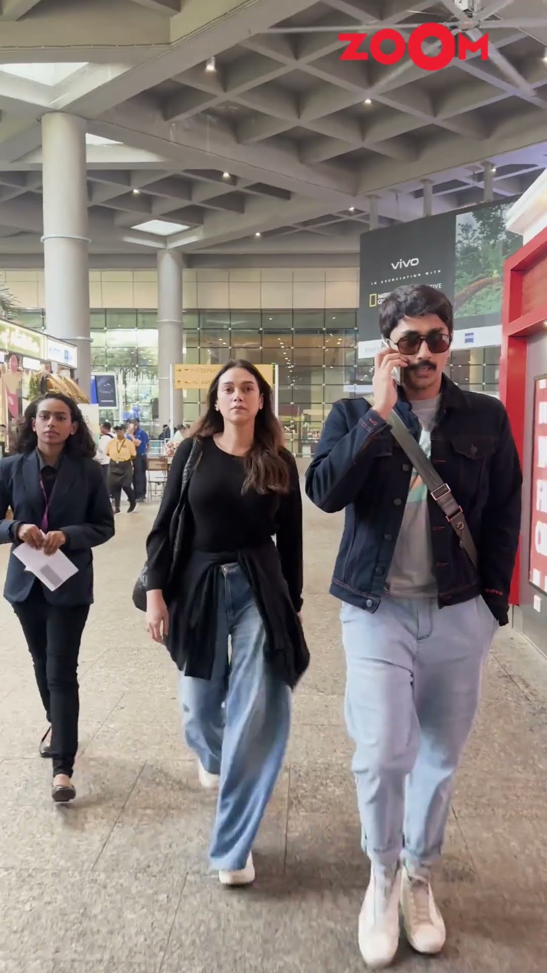 Aditi Rao Hydari SPOTTED with husband Siddharth at the airport ? #aditiraohydari #shorts