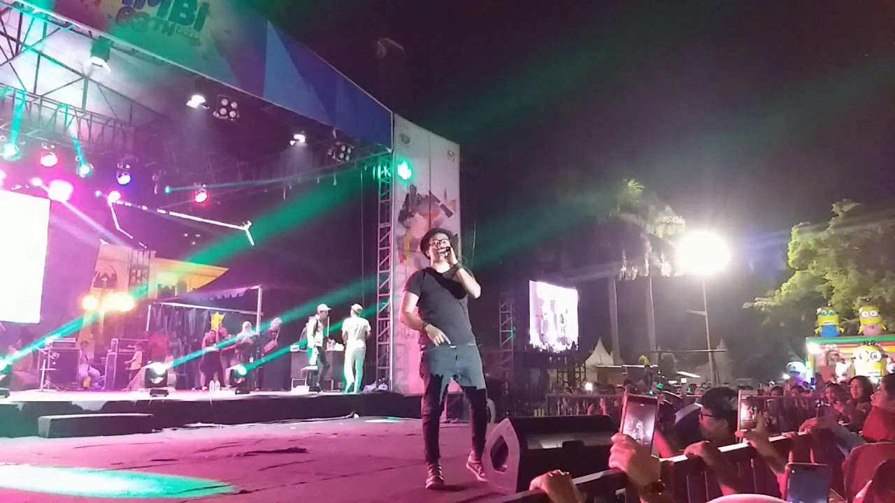 Ipank live concert in jambi - YouTube