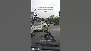 Đã chạy lấn làn ngược chiều còn dán mắt vào điện thoại 😂 #giaothong #tinhhuonggiaothong #phunu