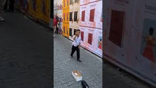 Taniyrüm Seni Diyen Dans Eden Çocuk