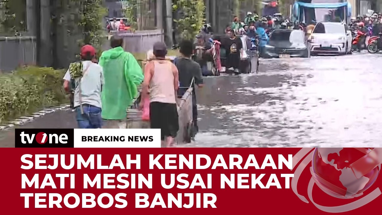 [BREAKING NEWS] Jalan Tendean Banjir, Pemotor Alami Mogok Akibat Trabas Banjir | tvOne