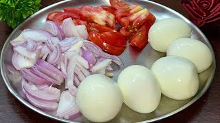 अंडे को सिर्फ़ एकबार मेरे इस अनोखी तरीक़े से बनाकर देखिए, गारंटी है चार रोटी ज़्यादा खाओगे / Egg