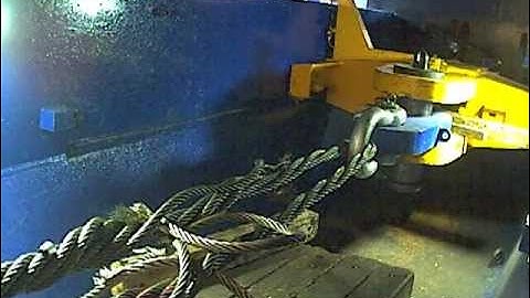 Green Pin Shackle WLL 150t tested with grommet. Test 1