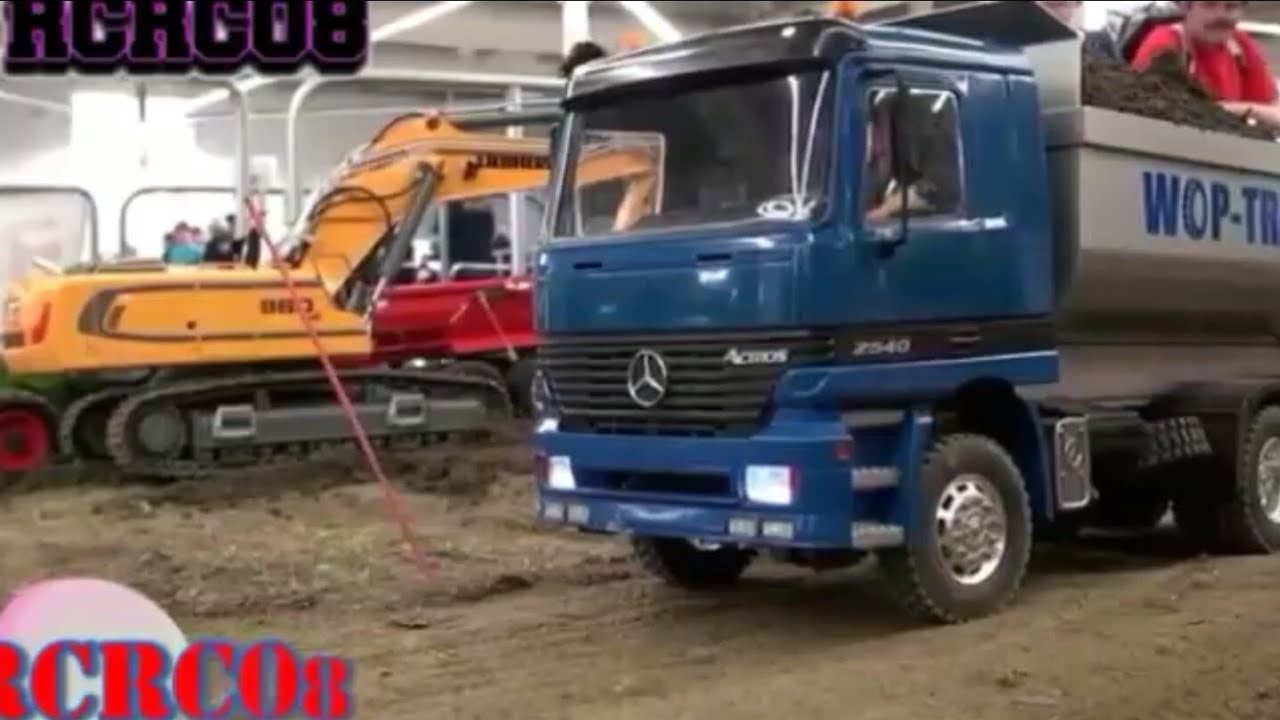 Mobil Dump Truck Bekerja Perbaiki Jalan Bersama Buldose (Mainan Anak - Anak)