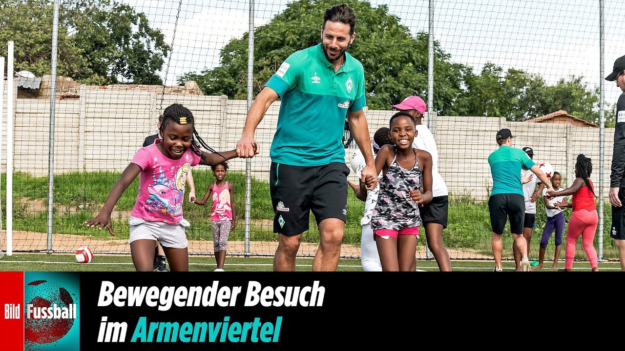 Werder-Profis tanzen mit Township-Kindern in Südafrika