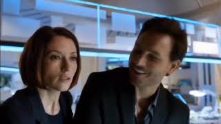 Supergirl 1X05 A bomb threat on Max's train and lab that made Max questions government protection 