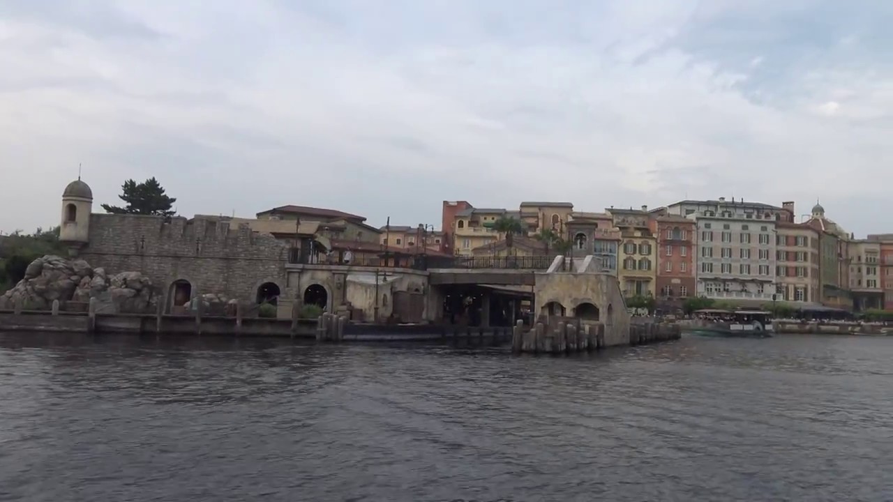 東京ディズニーシーの景色 ミステリアスアイランドの洞窟トンネルを