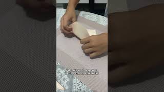 Pedro Eufrázio ensinando fazer origami de garra