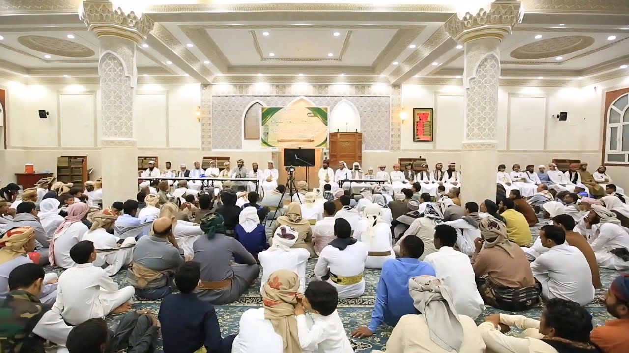 شاهد في جامع المصري بمدينة مأرب الحفل التكريمي لحفاظ السنة النبوية