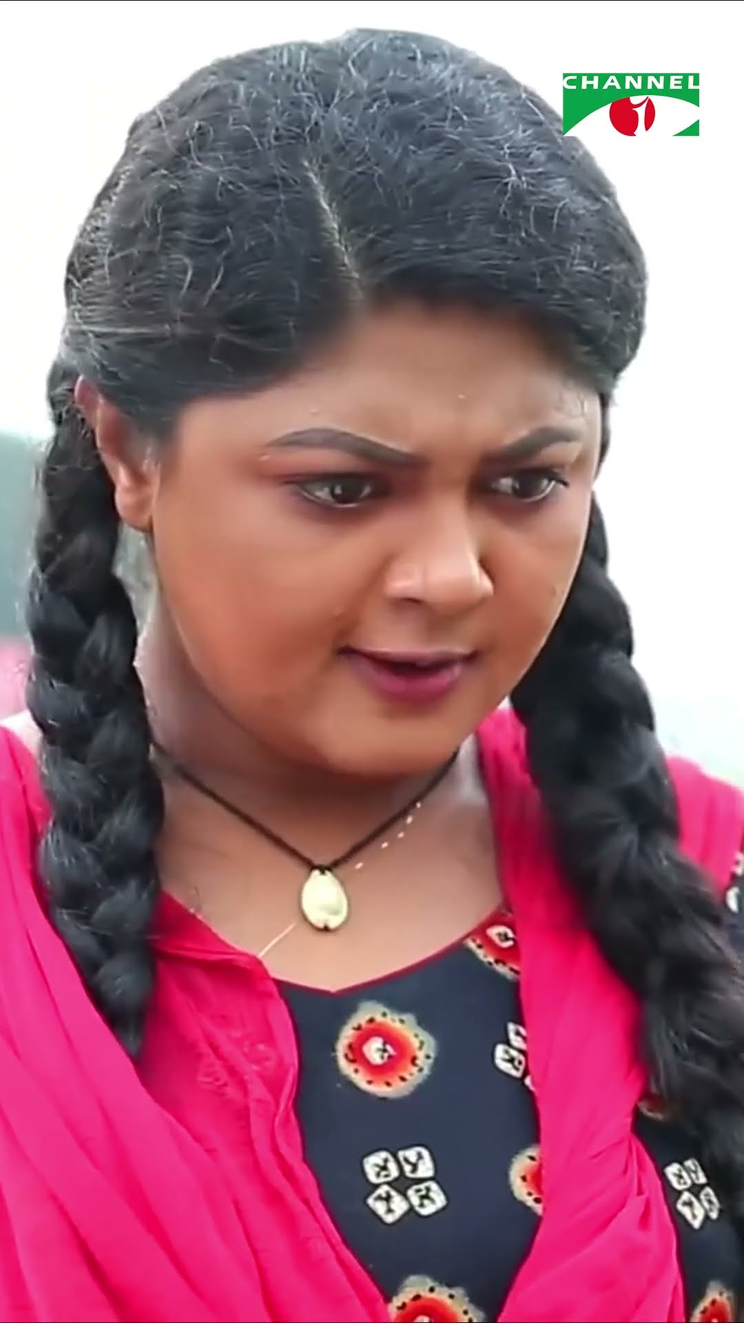 কাজে ফাঁকি? মৌসুমী হামিদের লাথিতে উড়েই গেলেন আ খ ম হাসান! ??